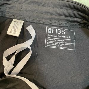 FIGS regular rise jogger. LIKE NEW